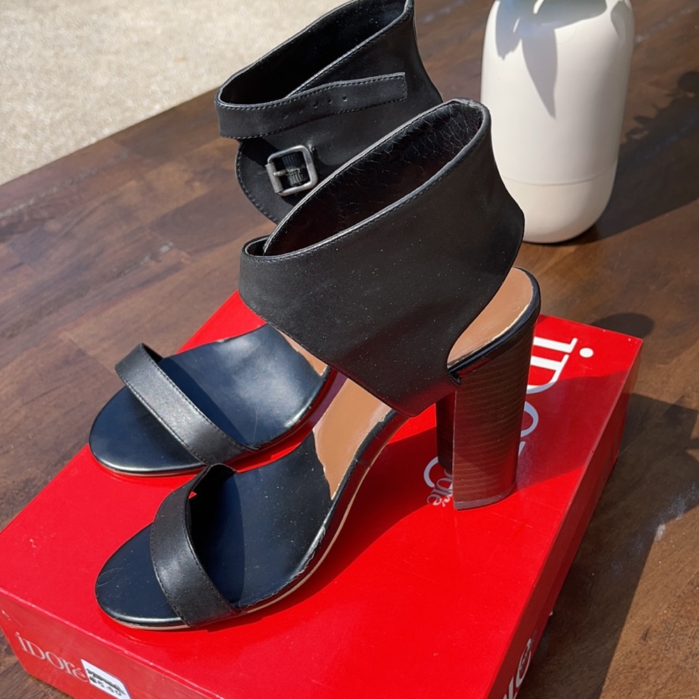 Heels - Picture 2 of 2